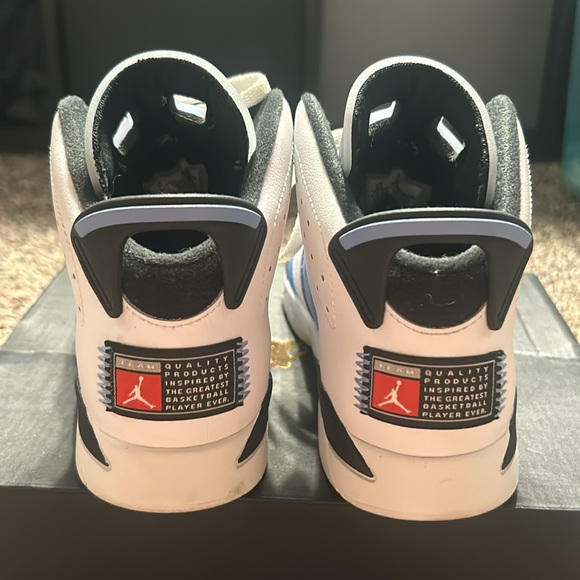Jordan 6s UNC - Picture 5 of 7